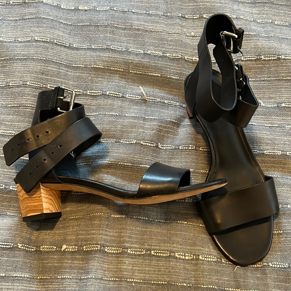 Brand New Vince black leather sandals women’s 7 (euro 37)